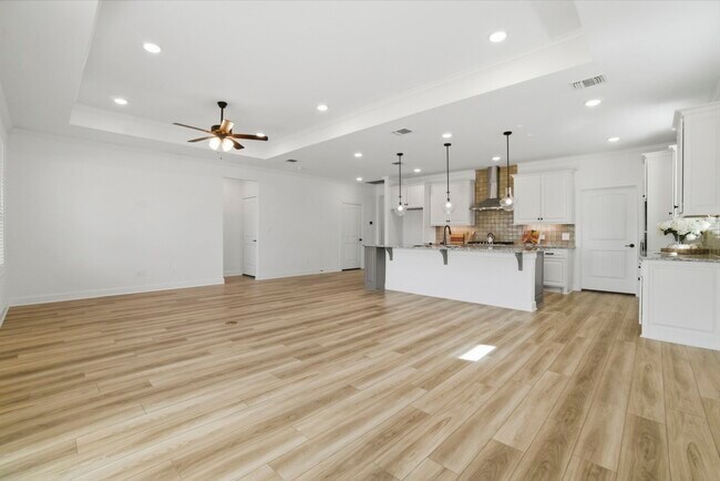 Building Photo - 9727 Rockwell Dr