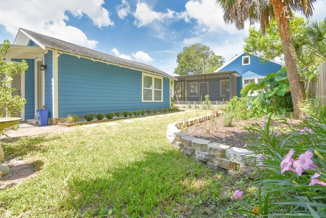 Building Photo - 7 Dupont Ln