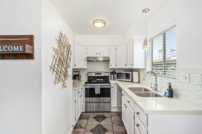 Building Photo - 4610 N 68th St