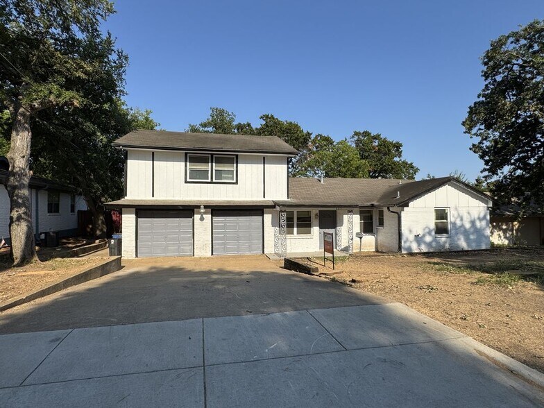 Primary Photo - 605 Vine St