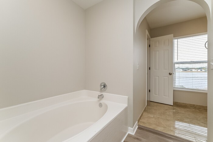 Building Photo - 12627 Lake Vista Dr