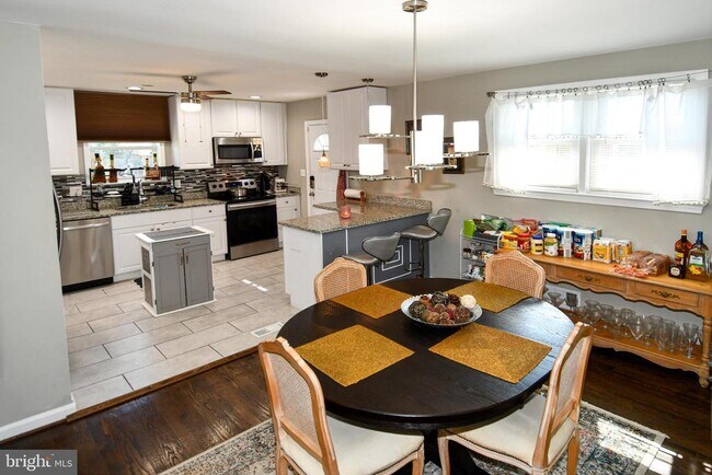 Building Photo - 5815 Arbroath Dr