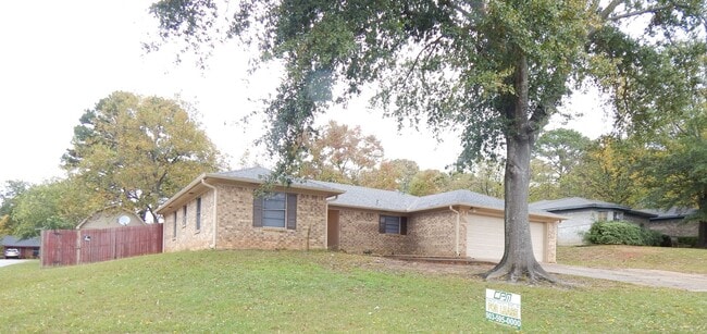 Building Photo - Coming Soon, Beautiful 3 Bedroom, 2 Bath Home w/Storage Building in Tyler!
