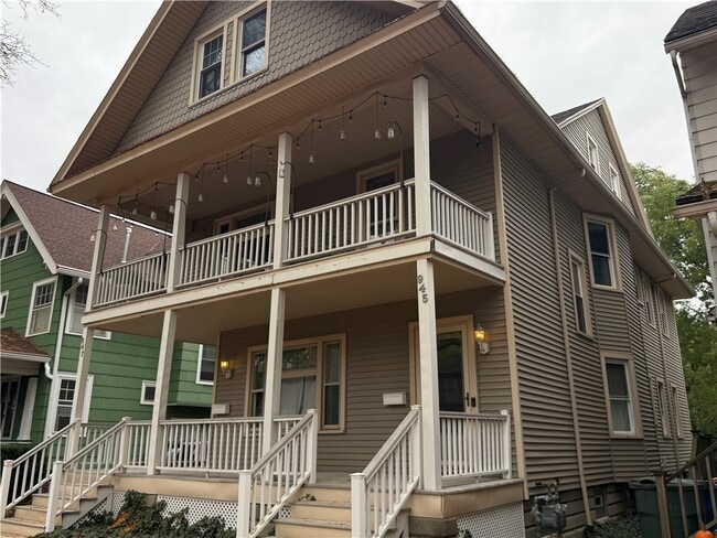 Building Photo - 945 Harvard St