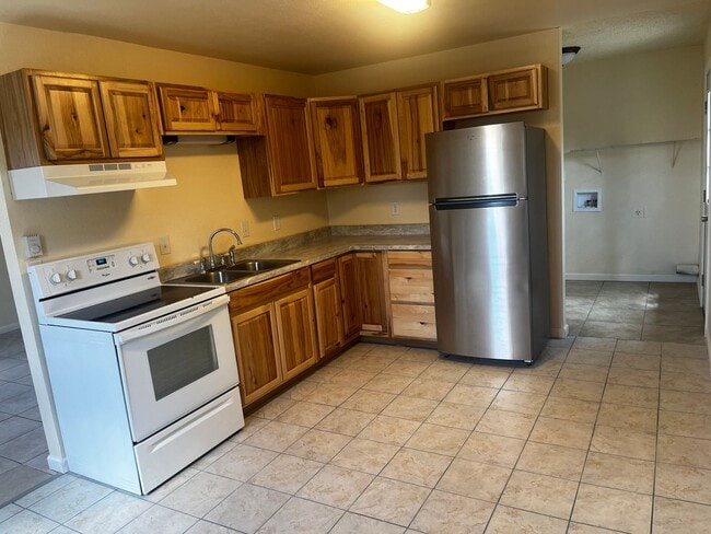 Building Photo - Pre-Leasing- House For Rent In Brush!