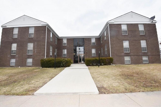 Primary Photo - 919 W Crestwood Ave
