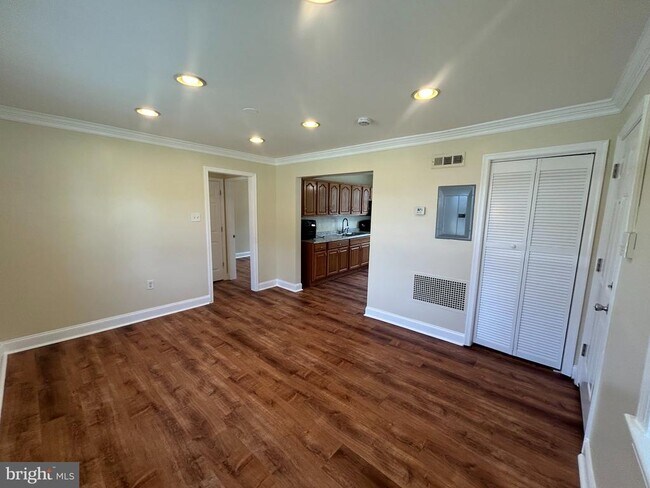 Building Photo - 410 New Pittsburg Ave