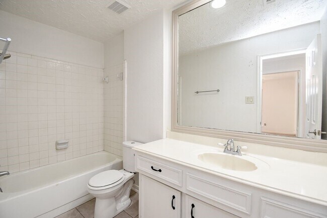 Building Photo - 21338 Park Villa Dr