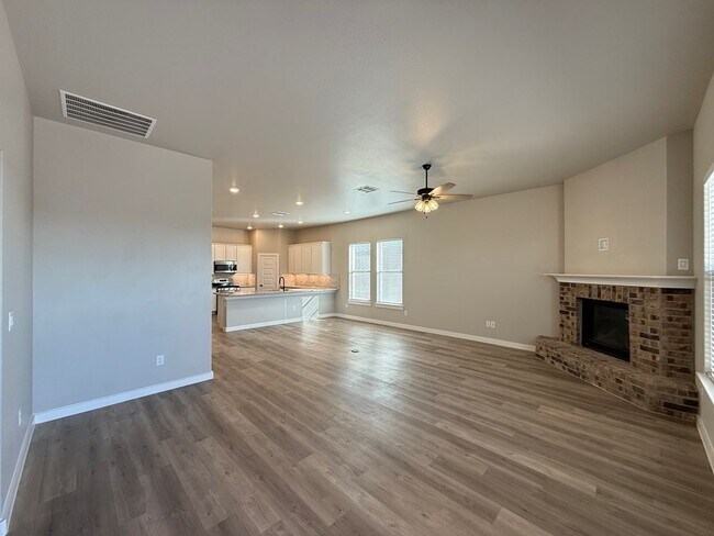 Building Photo - 6101 Poppy Dr