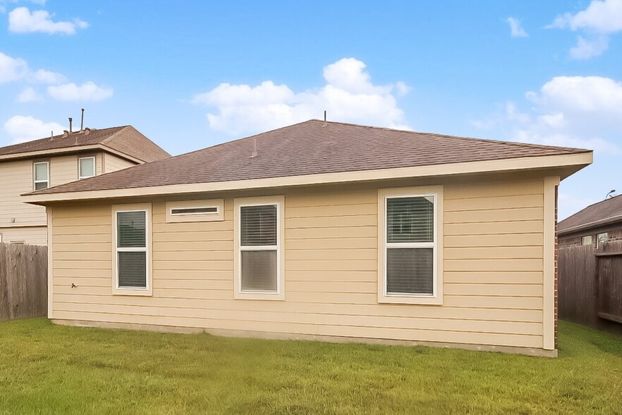 Building Photo - 5226 El Tigre Ln