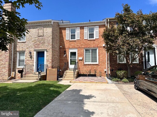 Building Photo - 915 Portner Pl