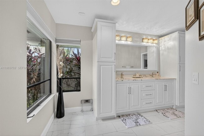 Building Photo - 15 Balfour Rd E