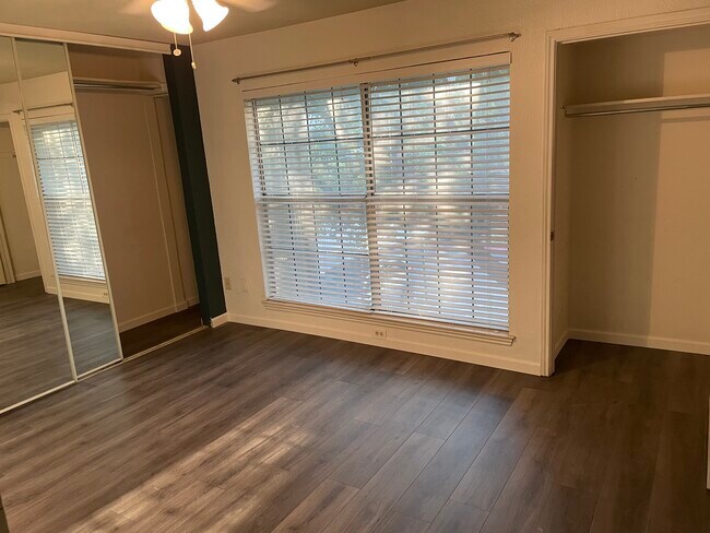 Building Photo - 2535 Wedglea Dr