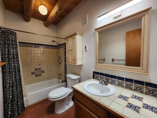 Building Photo - 25 Cerrado Loop