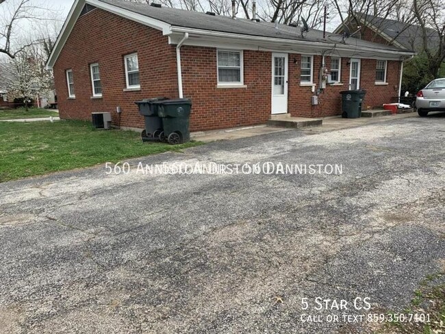 Building Photo - 2 Bed 1 Bath Duplex