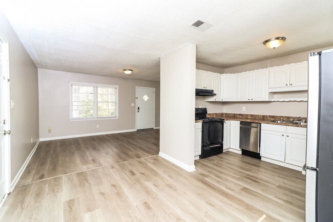 Building Photo - 3564 Briar Dr