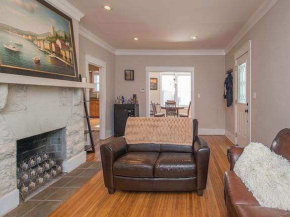 Building Photo - "Charming Nashville Retreat: Spacious 2-Be...
