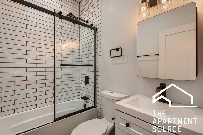 Building Photo - 1452 W Irving Park Rd