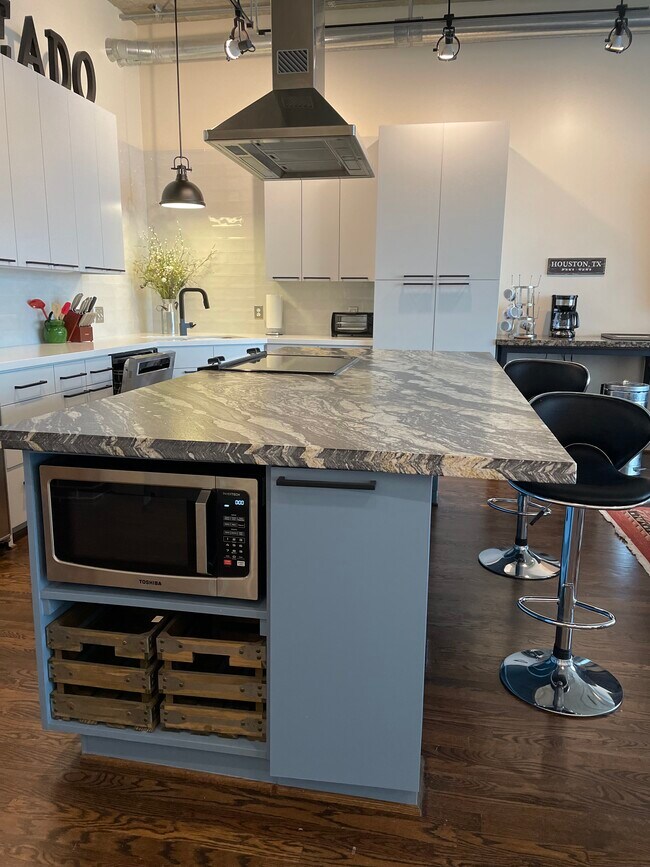 Kitchen with lots of storage and huge granite island with leather finish - 505 Bastrop St