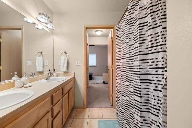 Building Photo - Eastside Olympia 3BD