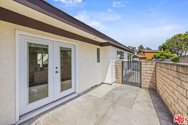 Building Photo - 13 Pepper Ct