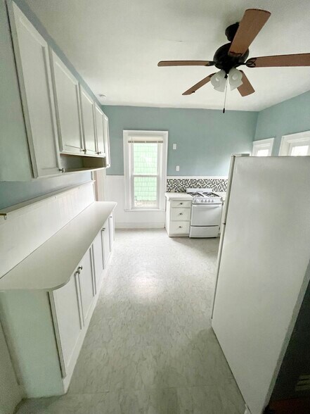 Kitchen 2 - 71 Unger Ave