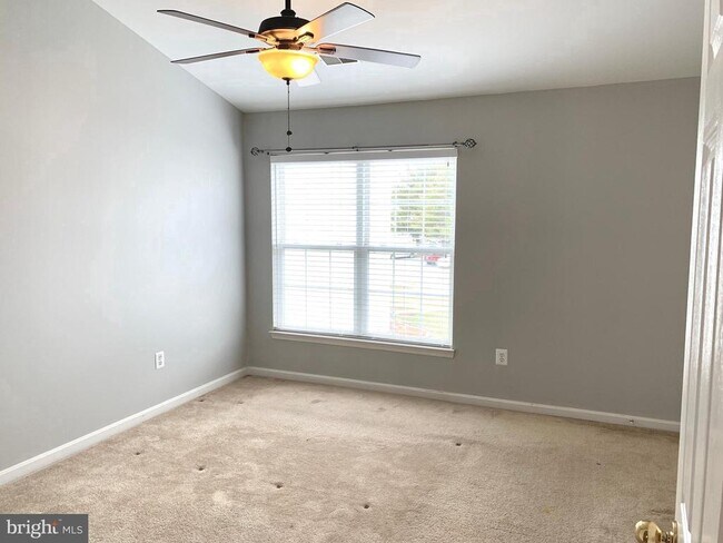 Building Photo - 4 Putman Ct