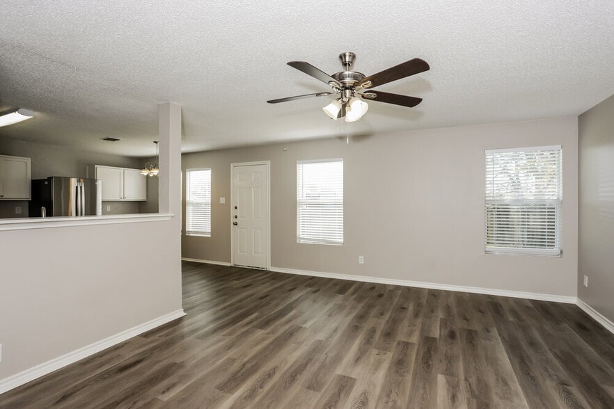 Building Photo - 4349 Meadowknoll Dr