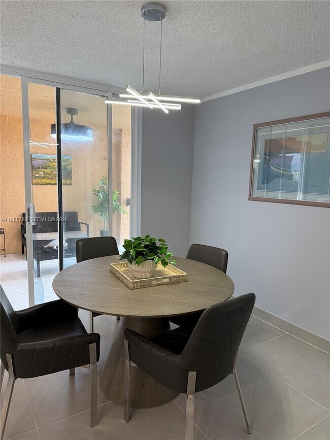 Building Photo - 950 Egret Cir