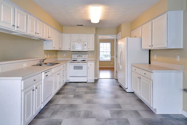 Building Photo - Spacious & Updated Hampton Home