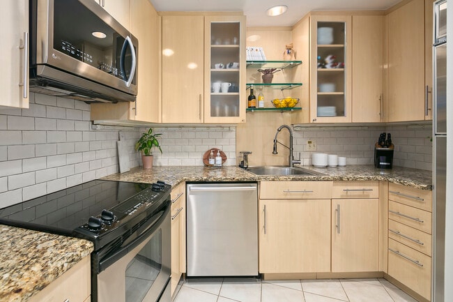 Building Photo - 3 Washington Cir NW