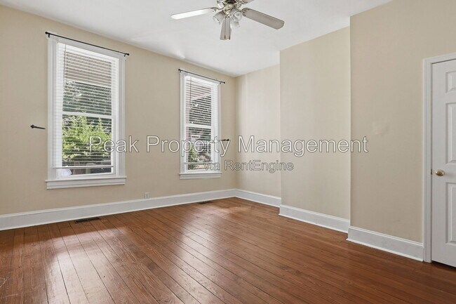 Building Photo - 3120 Parkwood Ave