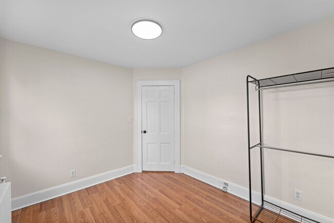 Building Photo - 2215 N Wood Ave