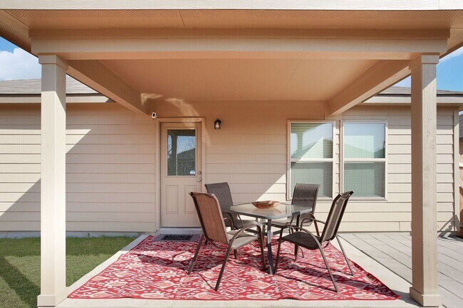 Building Photo - 3 miles from Lackland AFB!! $250 off of the first full month's rent!