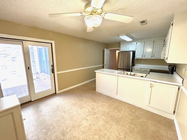 Building Photo - Prime Madison Location – Home for Rent