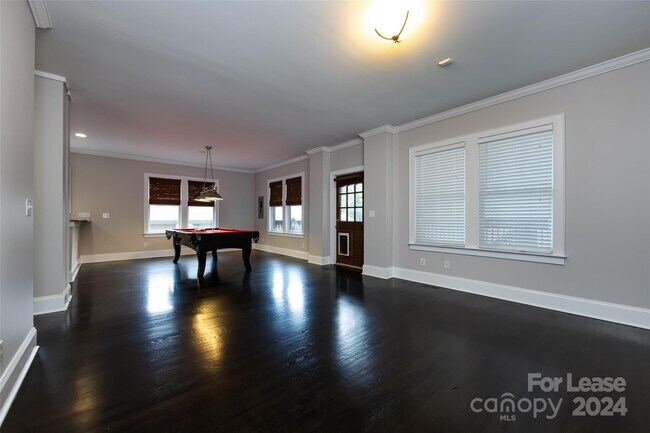 Building Photo - 521 Grandin Rd