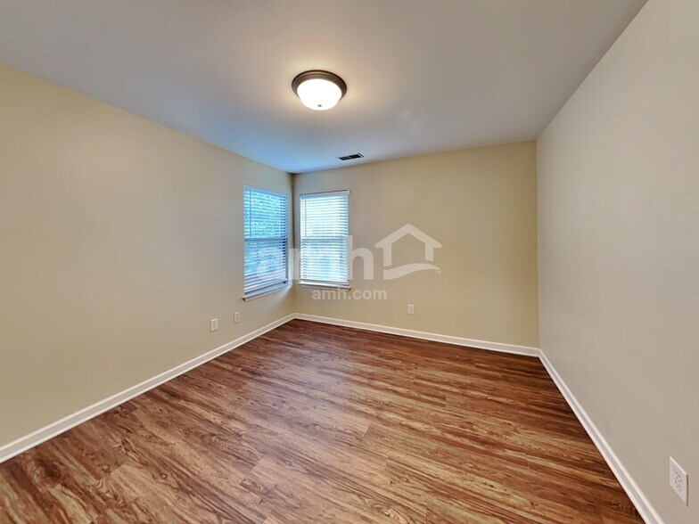 Building Photo - 484 Albion Cir
