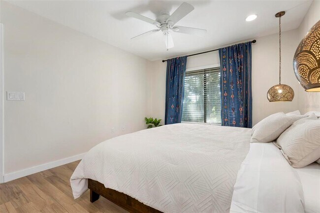 Building Photo - 5797 Avista Dr