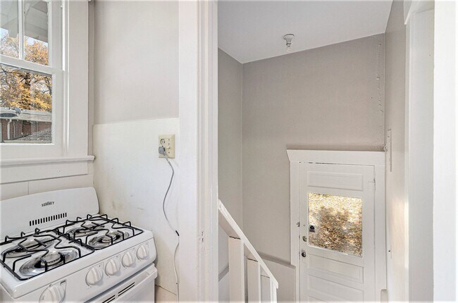Building Photo - Spacious 2 bedroom home in the heart of City Park! LEASING SPECIAL INFO BELOW