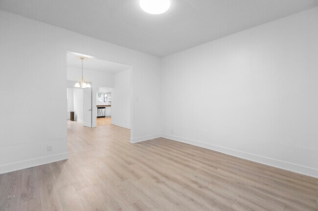 Building Photo - 1828 N Whipple St