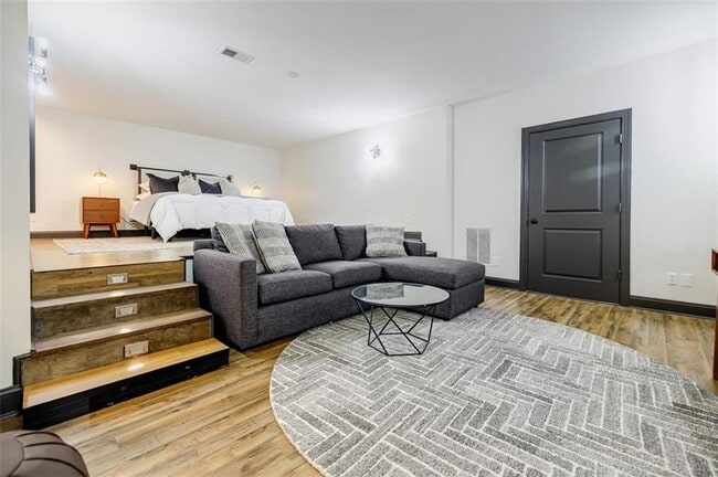 Building Photo - 470 Hamilton St SE