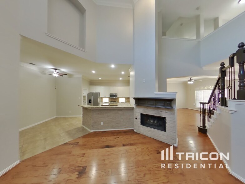 Building Photo - 2020 Hillcroft Dr