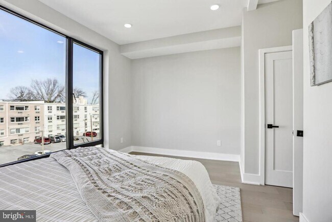 Building Photo - 611 Kennedy St NW