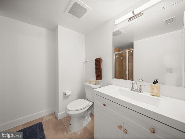 Building Photo - 1205 N Garfield St