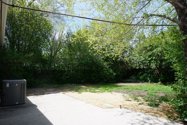 Building Photo - Upgraded 4 Bed 2 Bath Midvale Home