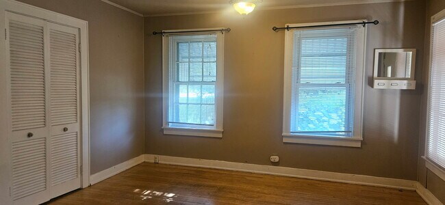 Dining Room/Foyer - 1813 East Greenwich Ave