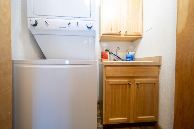 Building Photo - 16520 Tranquility Ct