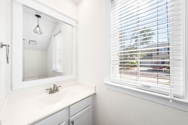 Building Photo - 143 Christian Dr