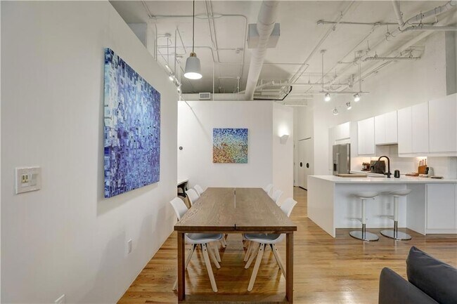 Building Photo - 3235 Roswell Rd NE