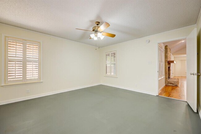 Building Photo - 1704 Foxfire Dr